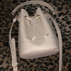 💜White Bucket Crossbody Bag